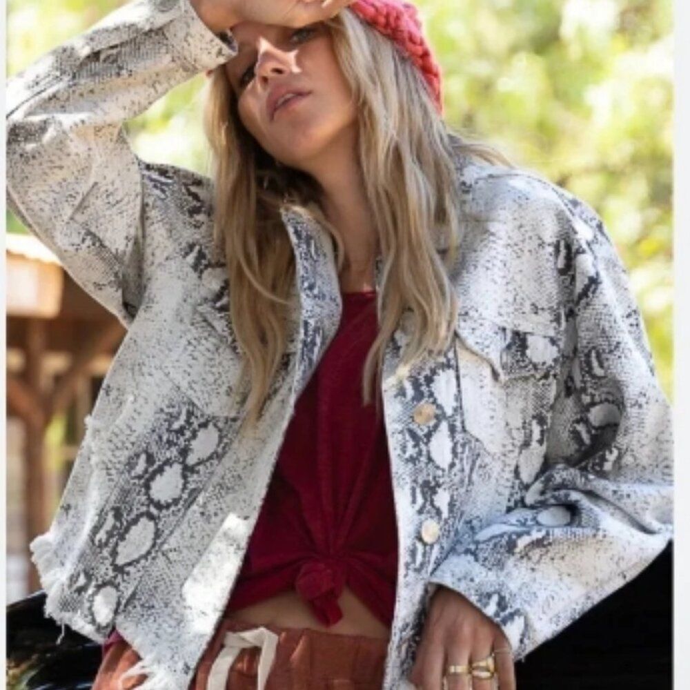 NWOT POL Snake Python Print Denim Jacket Distressed Button Front Pockets Large